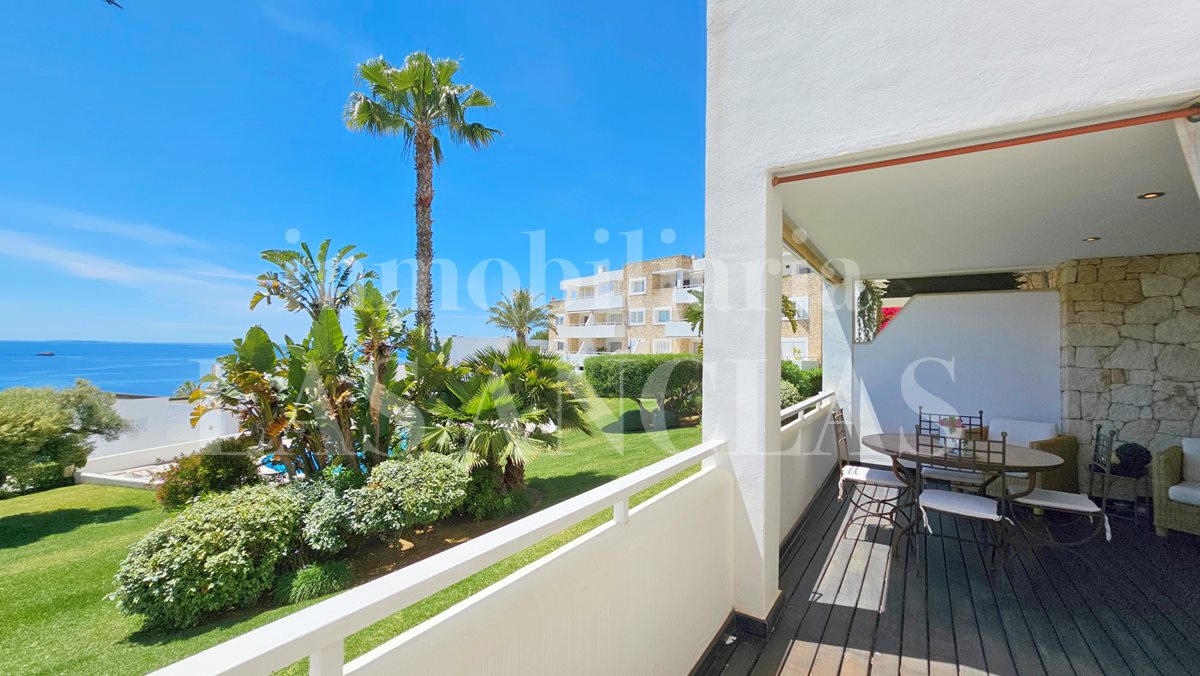 Ibiza Roca Llisa - Wonderful loft style flat with frontal sea views and beautiful communal areas for sale
