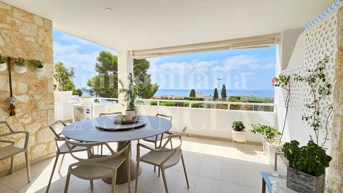 Ibiza near golf course - Renovated, elegant south-facing apartment with views of the sea and Formentera for sale