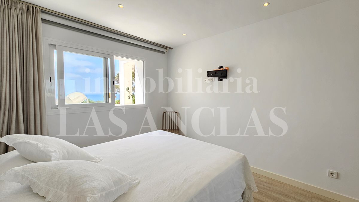 Ibiza near golf course - Bright south facing flat with sea views as far as Formentera for sale