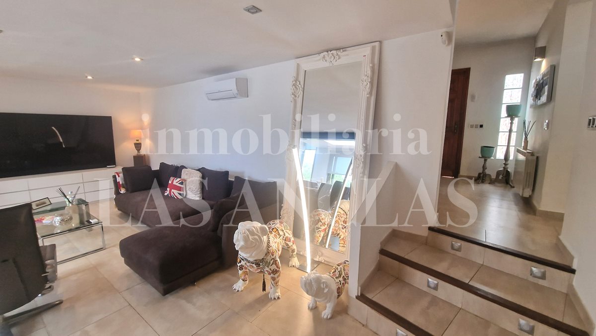 house between Ibiza & Sta. Eulalia for sale