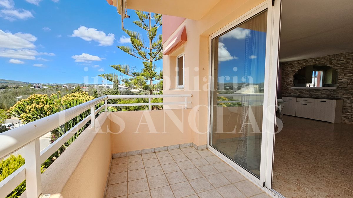 Ibiza Jesús - Sunny penthouse with large private solarium and underground parking space for sale