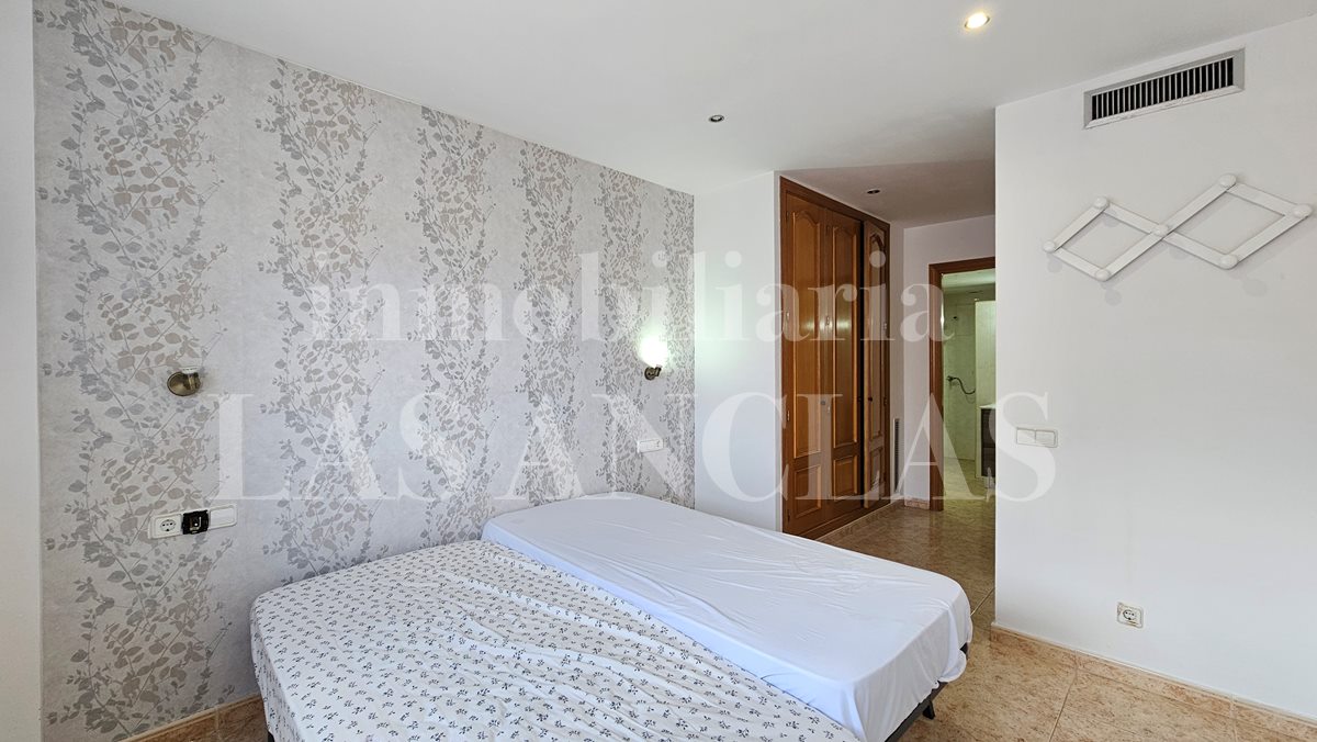 Ibiza Jesús - Sunny penthouse with large private solarium and underground parking space for sale