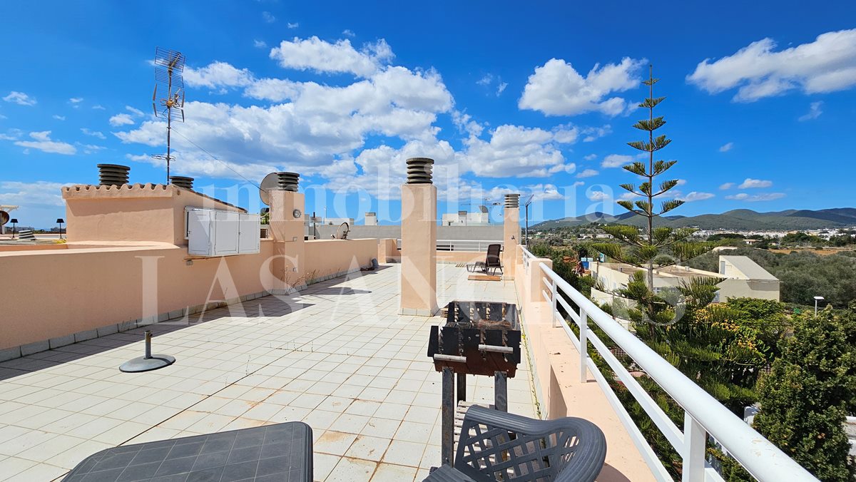 Ibiza Jesús - Sunny penthouse with large private solarium and underground parking space for sale