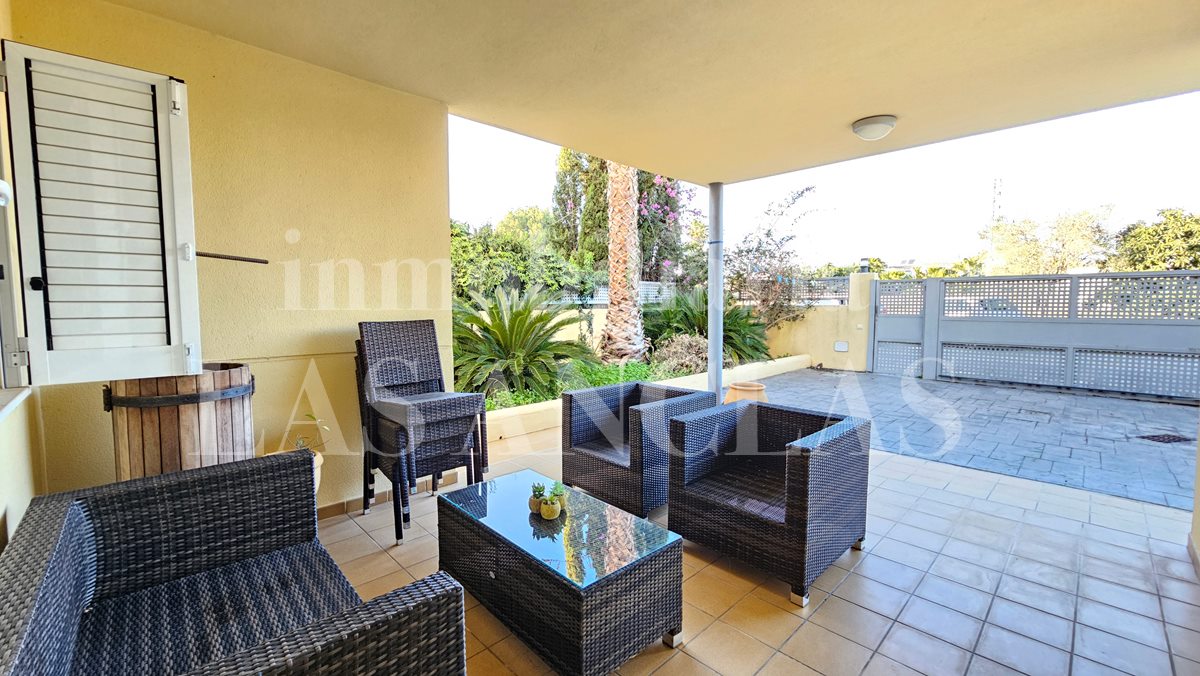 Ibiza Jesús - Spacious semi-detached house with roof terrace in central location for sale