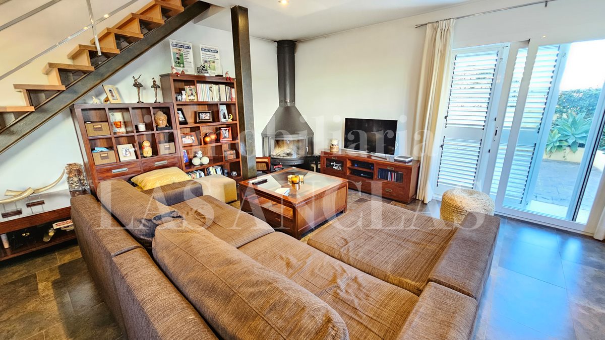 Ibiza Jesús - Spacious semi-detached house with roof terrace in central location for sale