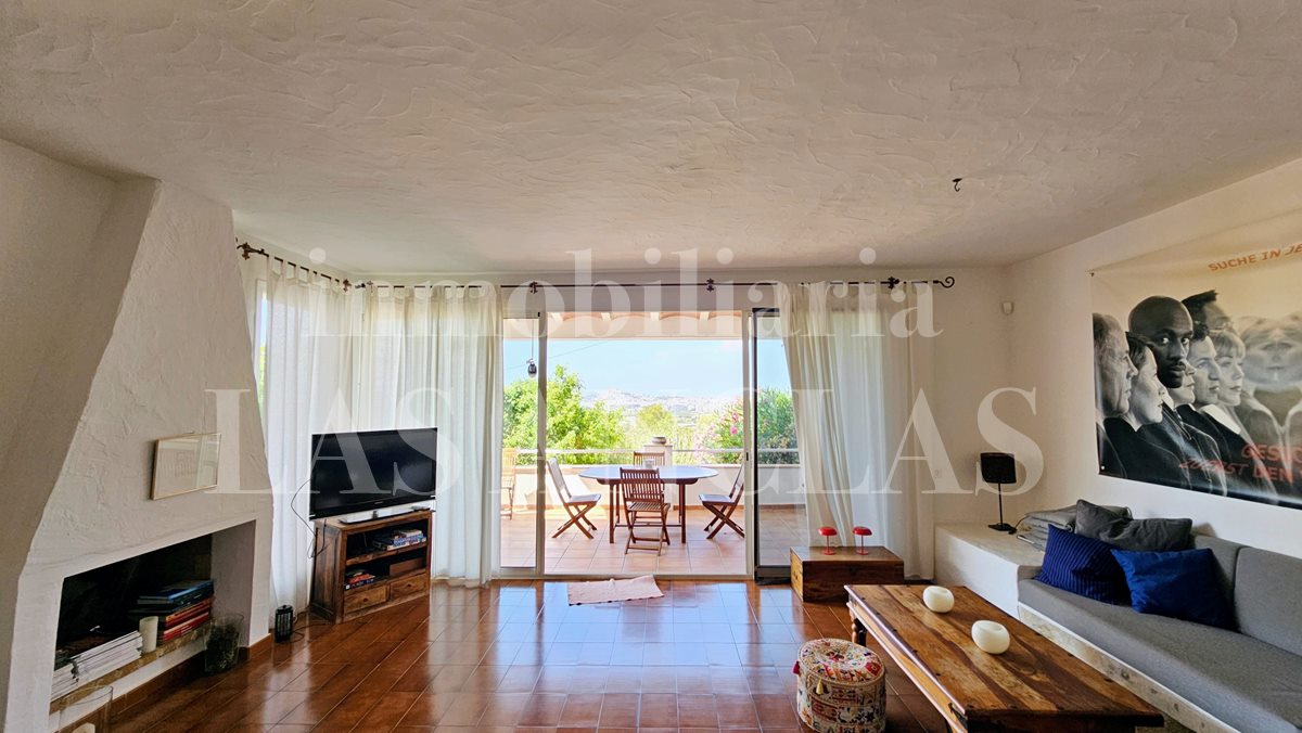 Ibiza Jesús - Villa de 3 apartamentos individuales con fantásticas vistas al mar y a Dalt Vila en venta