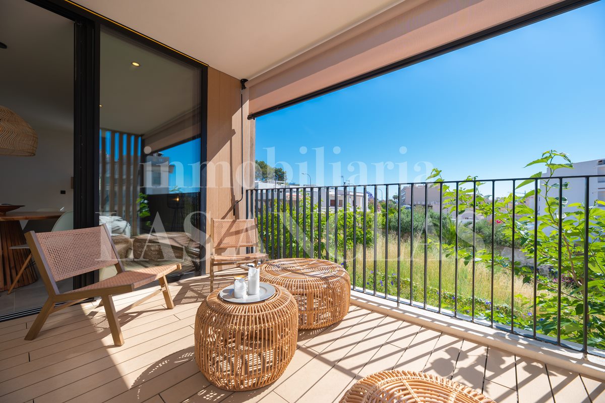 Ibiza Santa Eulalia - Newly built city-centre apartment with communal pool and rooftop terrace in vendita