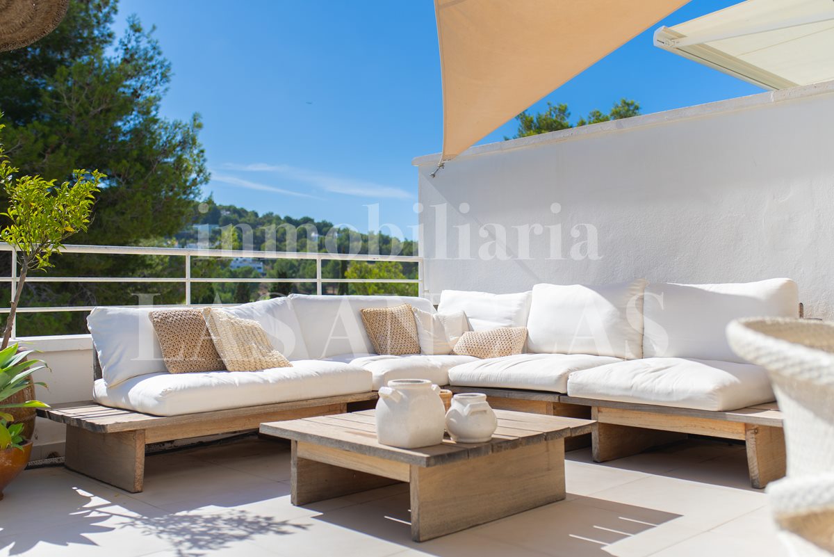 Ibiza near golf course - Appealing modern apartment with views to the golf course te koop