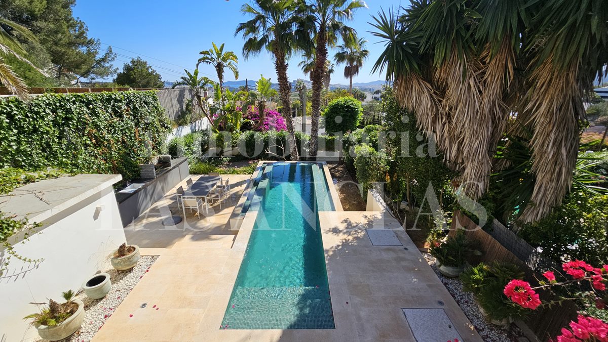 Ibiza Talamanca - Renovierte Villa im mediterranen Stil mit Meerblick im Verkauf
