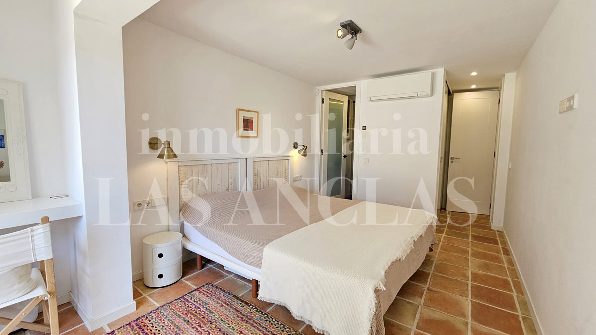 Ibiza Talamanca - Encantadora villa reformada en espléndida ubicación con vistas muy atractivas en venta