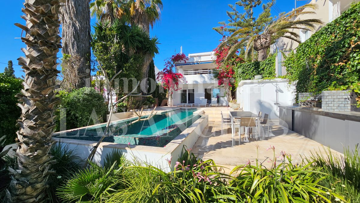 Ibiza Talamanca - Encantadora villa reformada en espléndida ubicación con vistas muy atractivas en venta