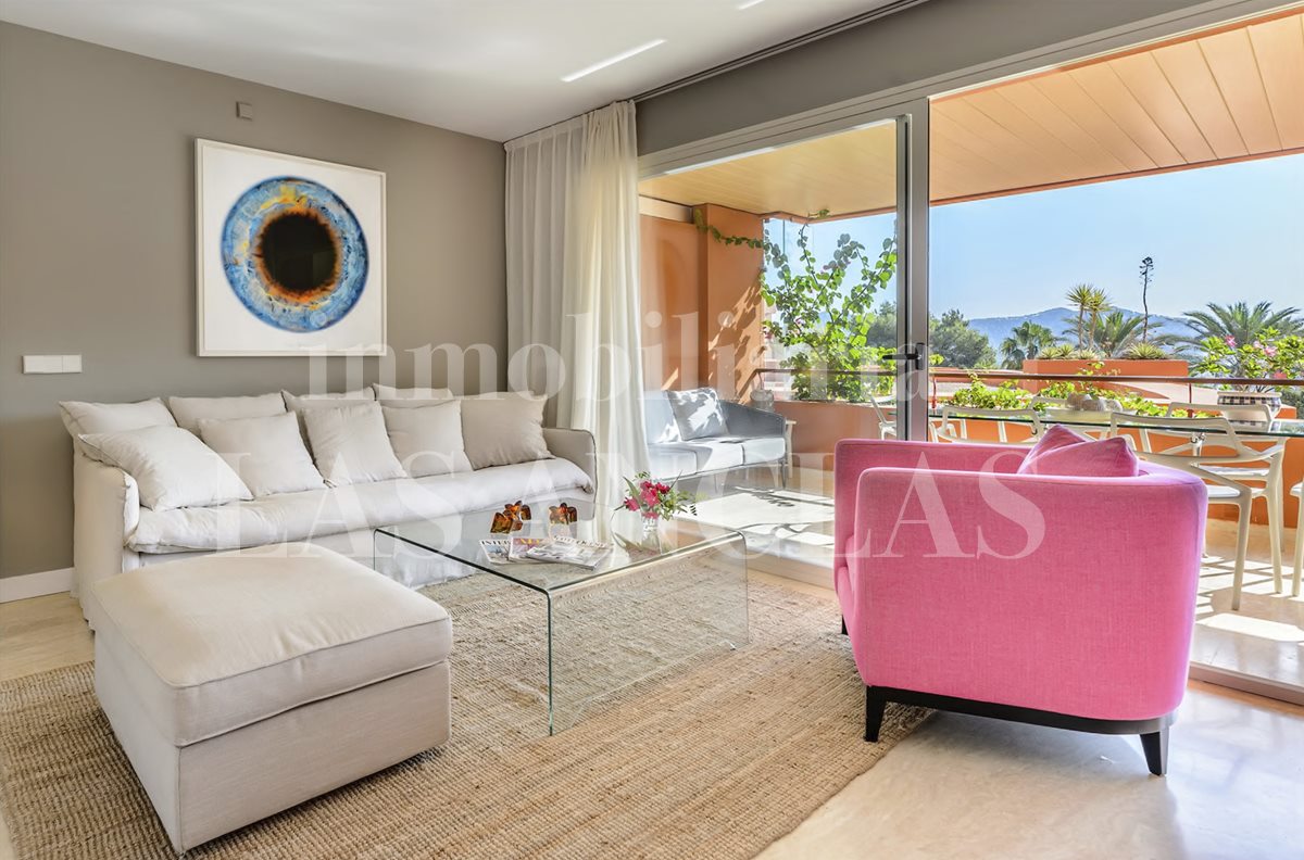 Ibiza near golf course - Renovated flat in elegant residence with communal pool and gymnasium for sale