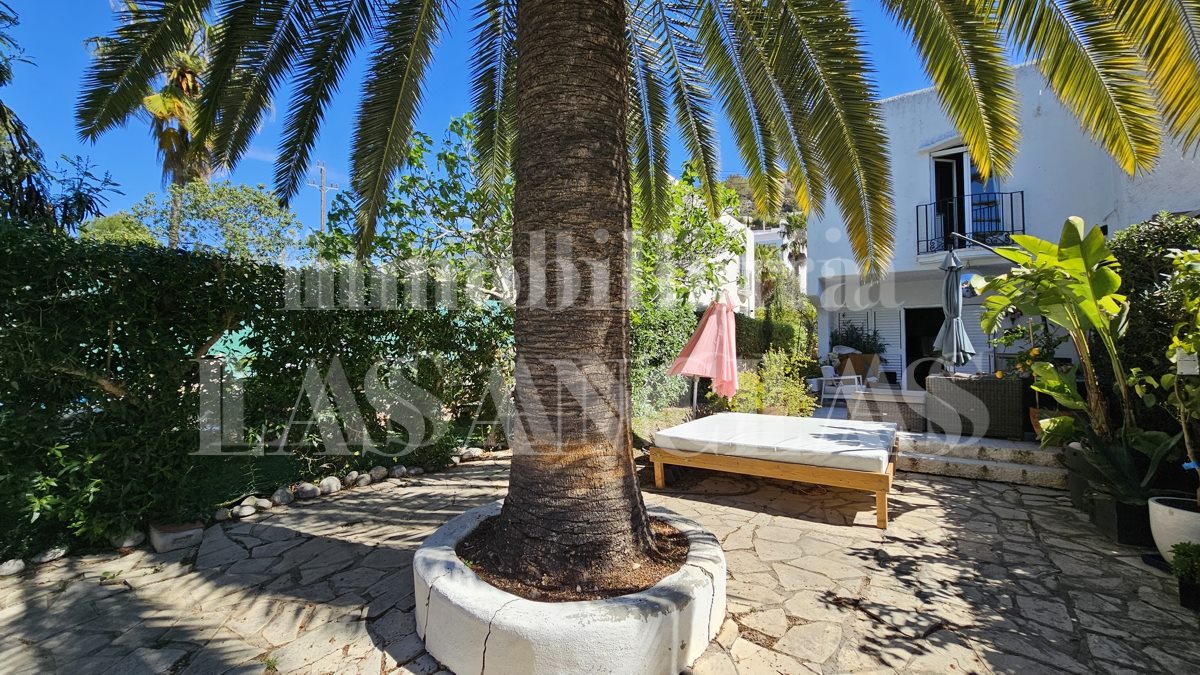 Ibiza Talamanca - Very charming corner terraced house with spacious outdoor area for sale