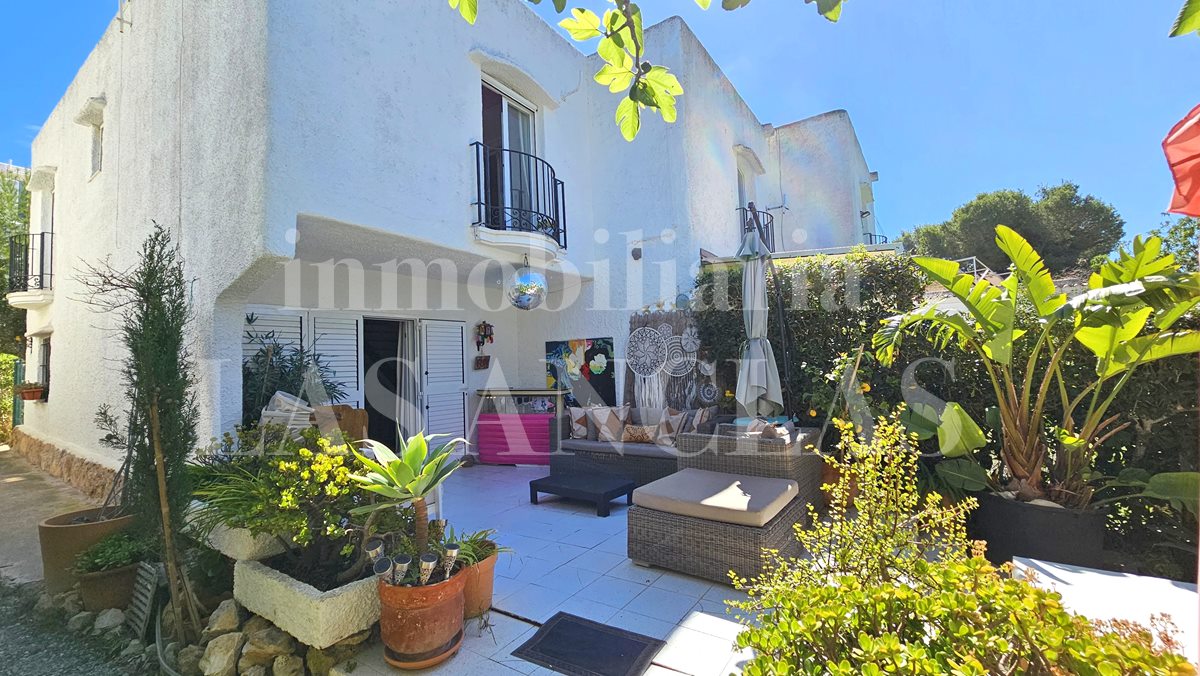 Ibiza Talamanca - Very charming corner terraced house with spacious outdoor area for sale