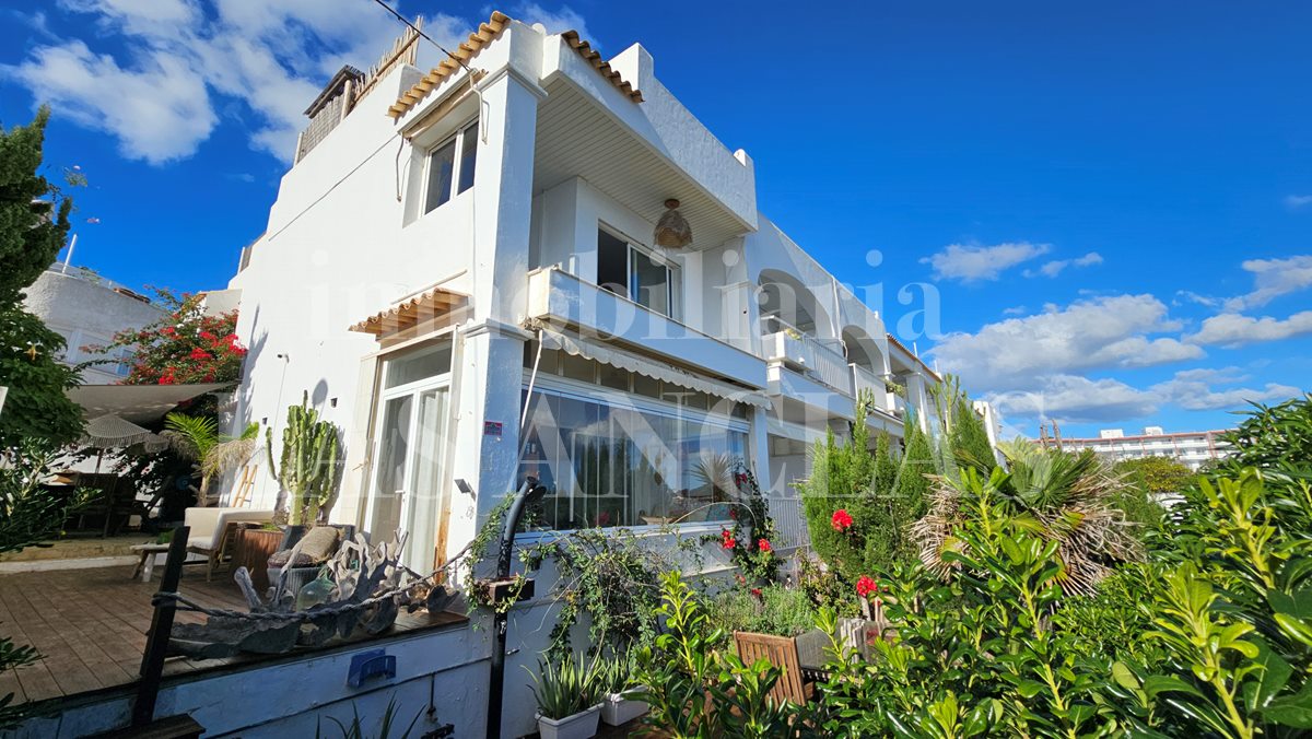 Eck-Reihenhaus in Siesta Ibiza im Verkauf