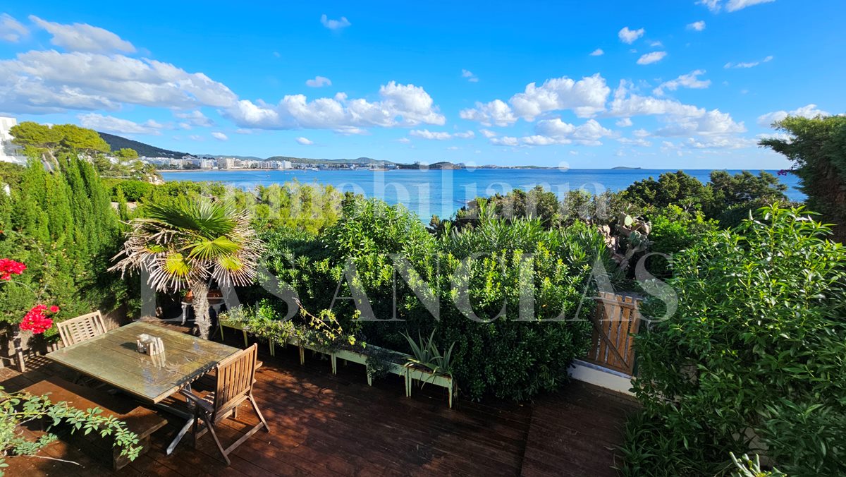 Eck-Reihenhaus in Siesta Ibiza im Verkauf