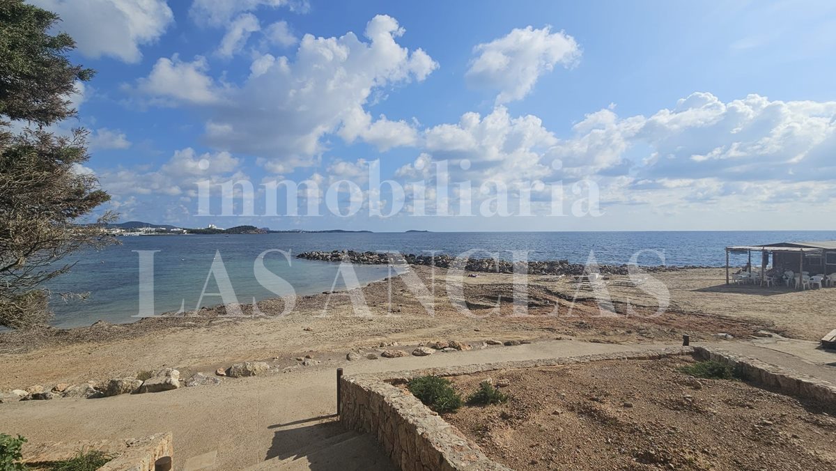 Eck-Reihenhaus in Siesta Ibiza im Verkauf