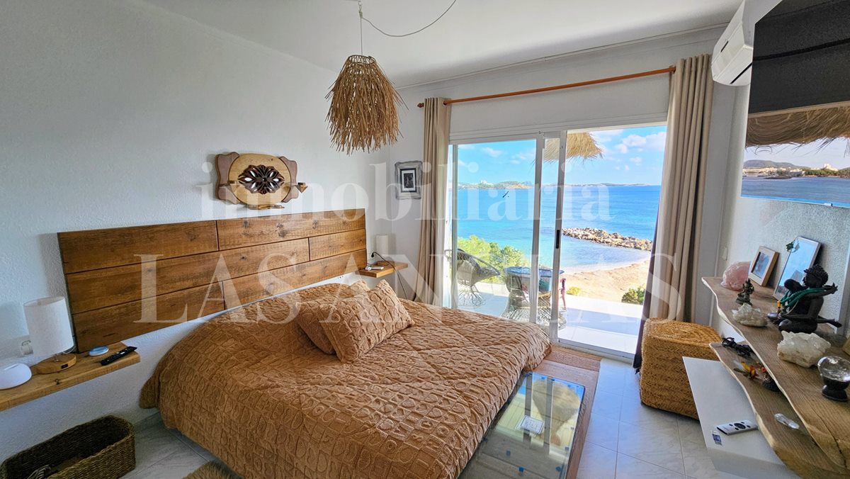 Ibiza Siesta - 1. Meereslinie mit Strandzugang! Helles Eckreihenhaus mit frontalem Meerblick im Verkauf