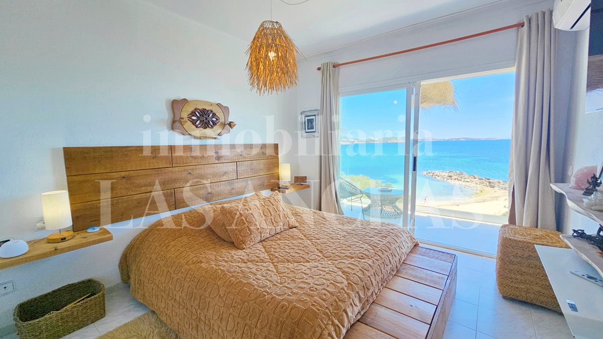 Ibiza Siesta - Frontline to sea & beach! Corner terraced house with amazing frontal views à vendre