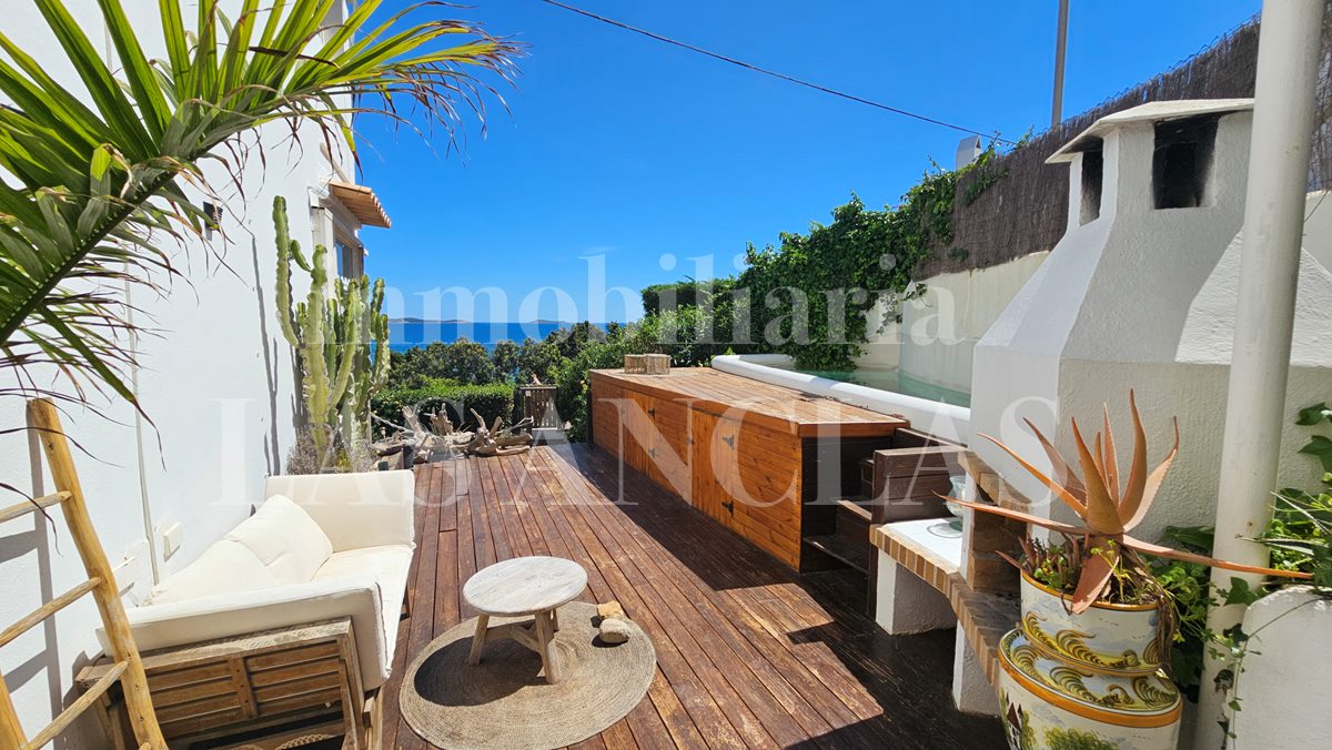 Eck-Reihenhaus in Siesta Ibiza im Verkauf