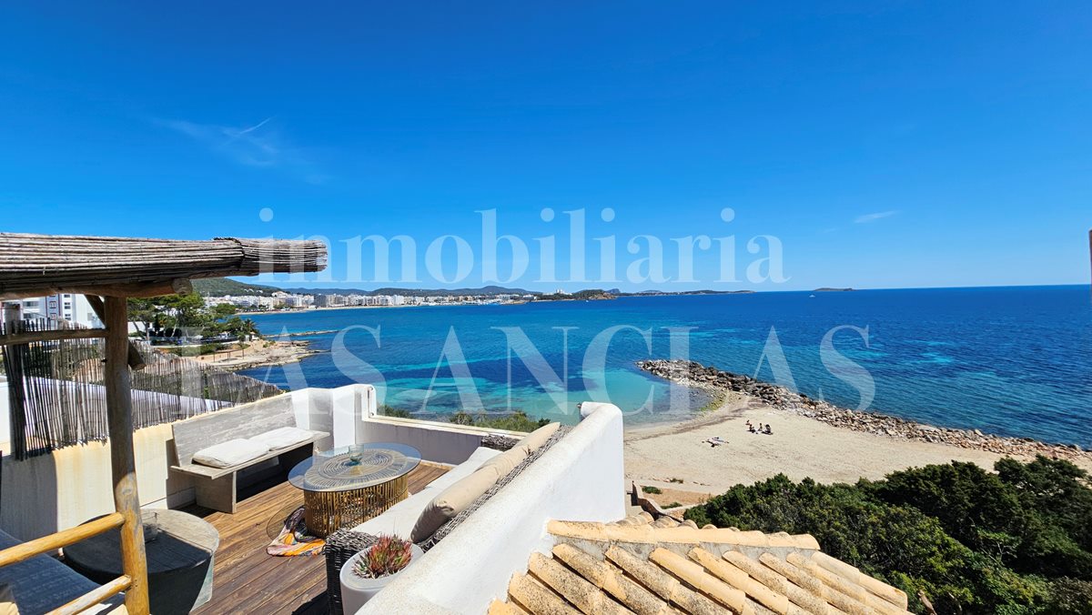 Ibiza Siesta - 1. Meereslinie mit Strandzugang! Helles Eckreihenhaus mit frontalem Meerblick im Verkauf