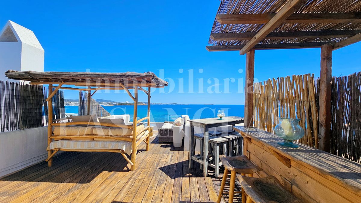 Eck-Reihenhaus in Siesta Ibiza im Verkauf