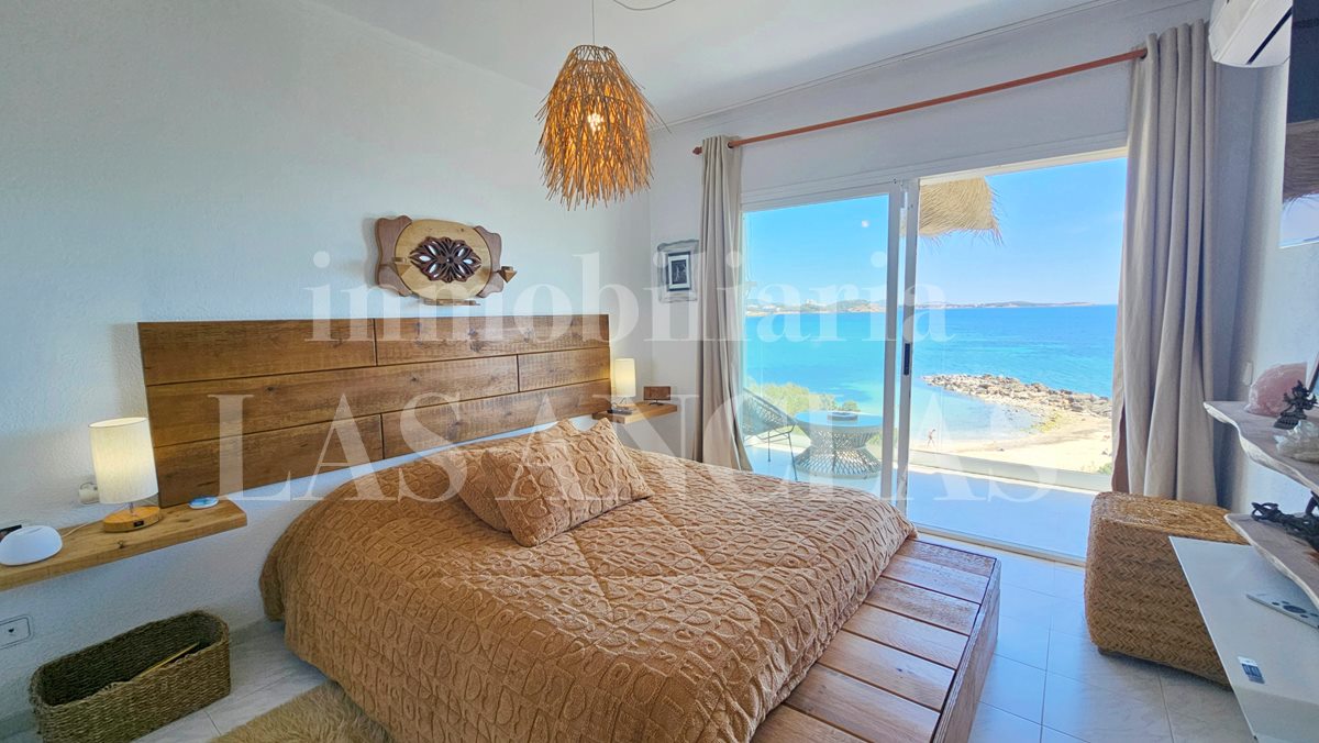 Ibiza Siesta - 1. Meereslinie mit Strandzugang! Helles Eckreihenhaus mit frontalem Meerblick im Verkauf
