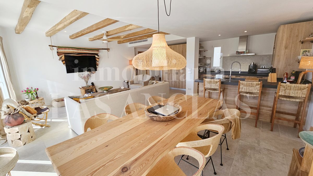 Ibiza Santa Gertrudis - Ático contemporáneo con encanto rústico y azotea privada en el corazón del pueblo en venta