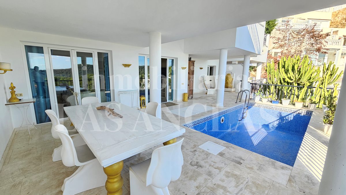 Ibiza Jesús - Amplio apartamento con piscina privada y vistas hasta el mar y Dalt Vila en venta