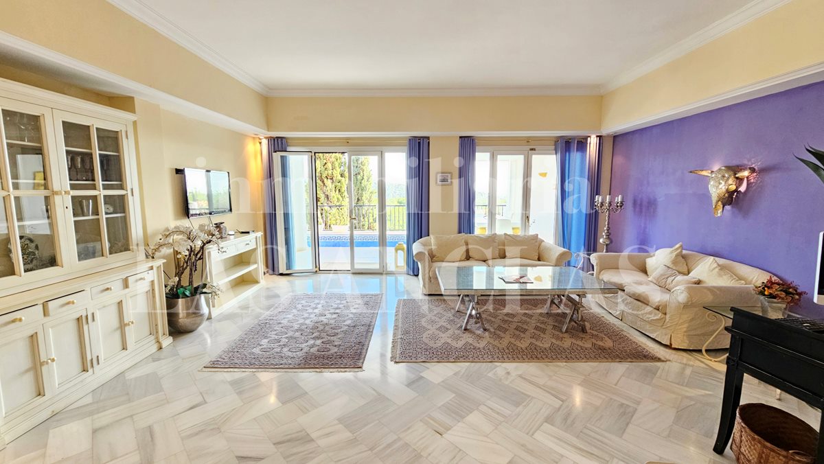 Ibiza Jesús - Amplio apartamento con piscina privada y vistas hasta el mar y Dalt Vila en venta