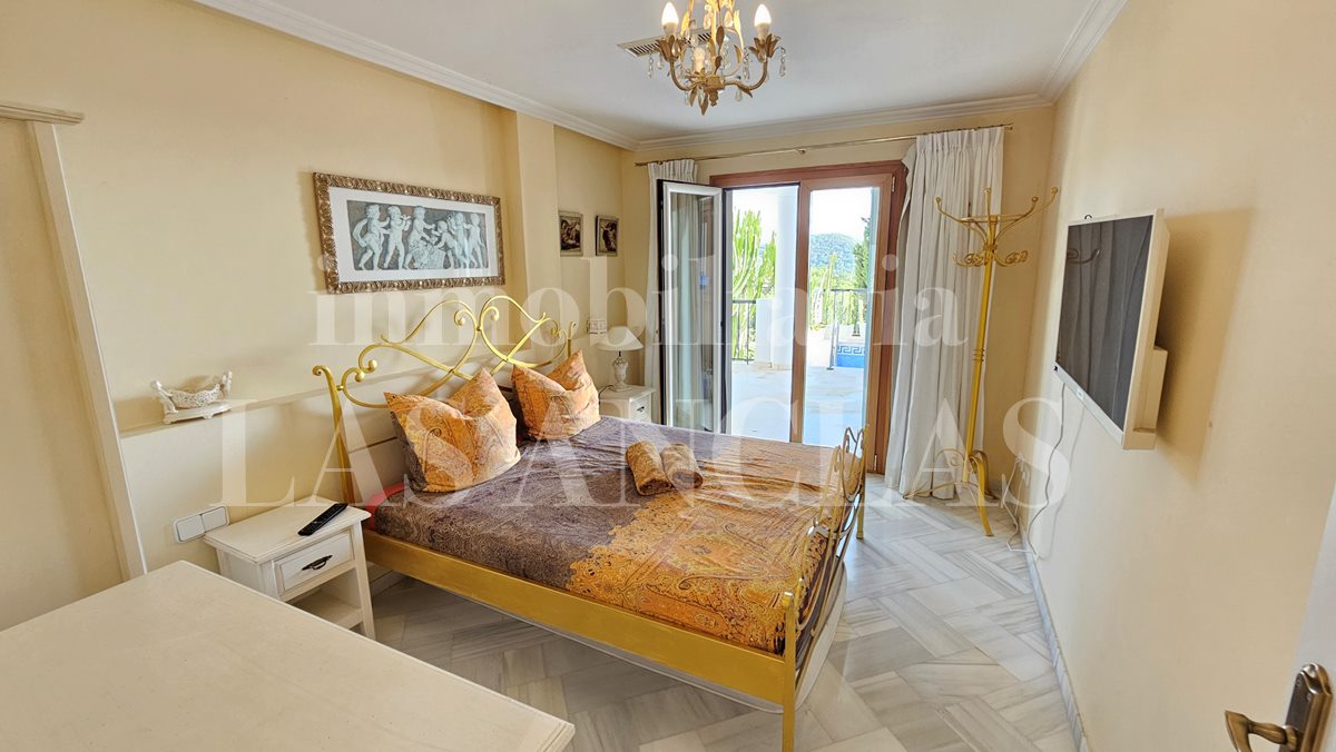 Ibiza Jesús - Amplio apartamento con piscina privada y vistas hasta el mar y Dalt Vila en venta