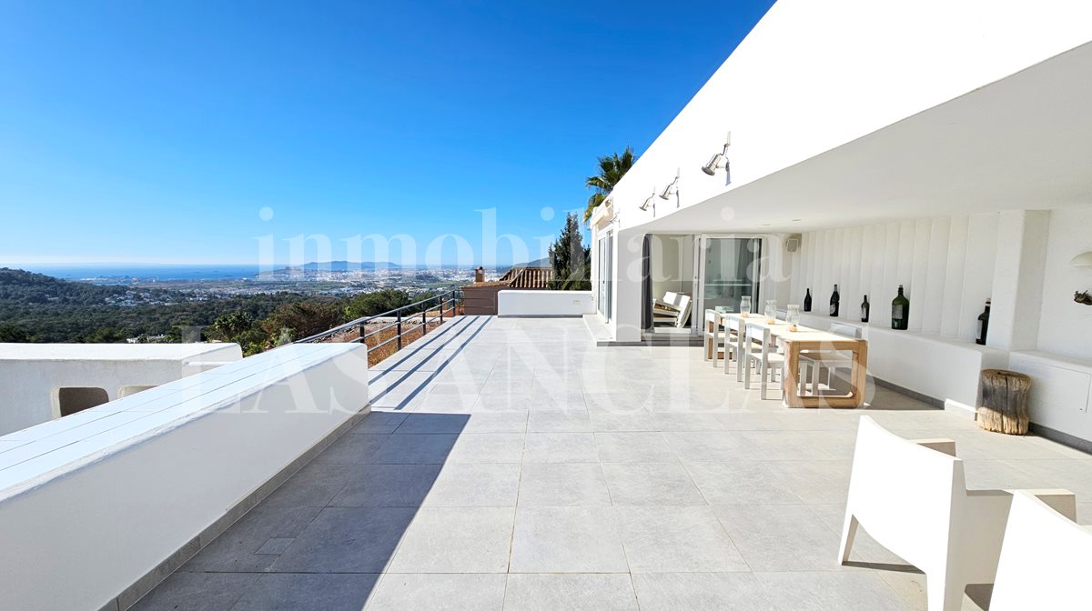 Ibiza Jesús - Traumhafte 210m² Duplex-Wohnung mit großen Terrassen, Meerblick und Gemeinschaftspool im Verkauf