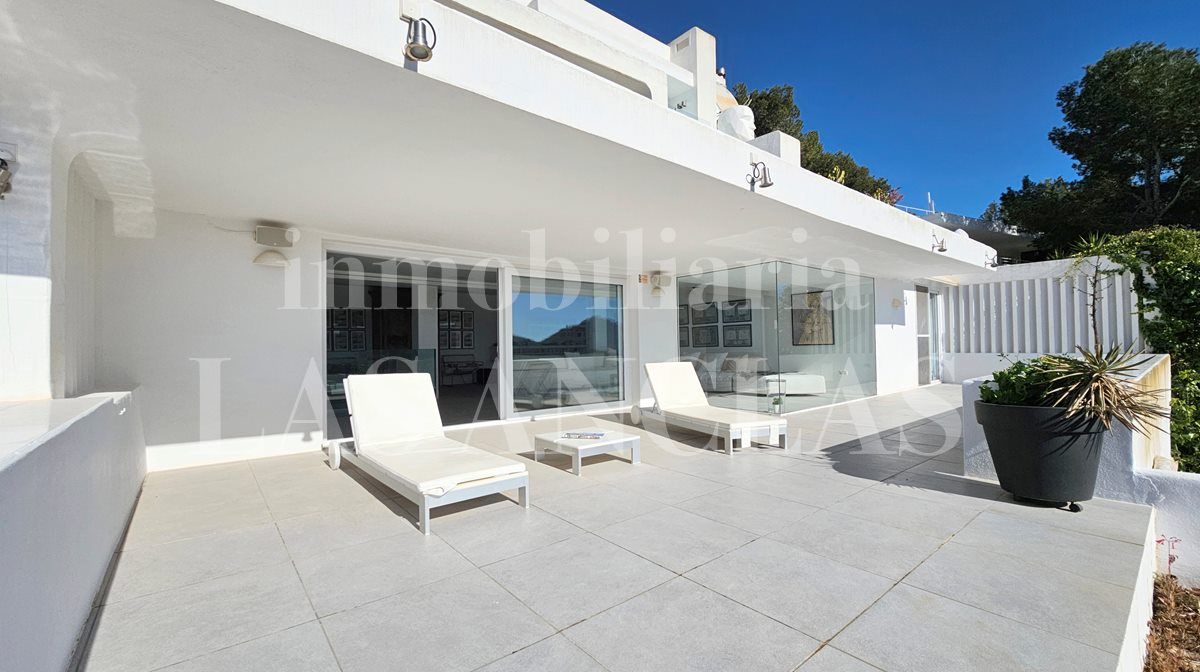 Ibiza Jesús - Traumhafte 210m² Duplex-Wohnung mit großen Terrassen, Meerblick und Gemeinschaftspool im Verkauf