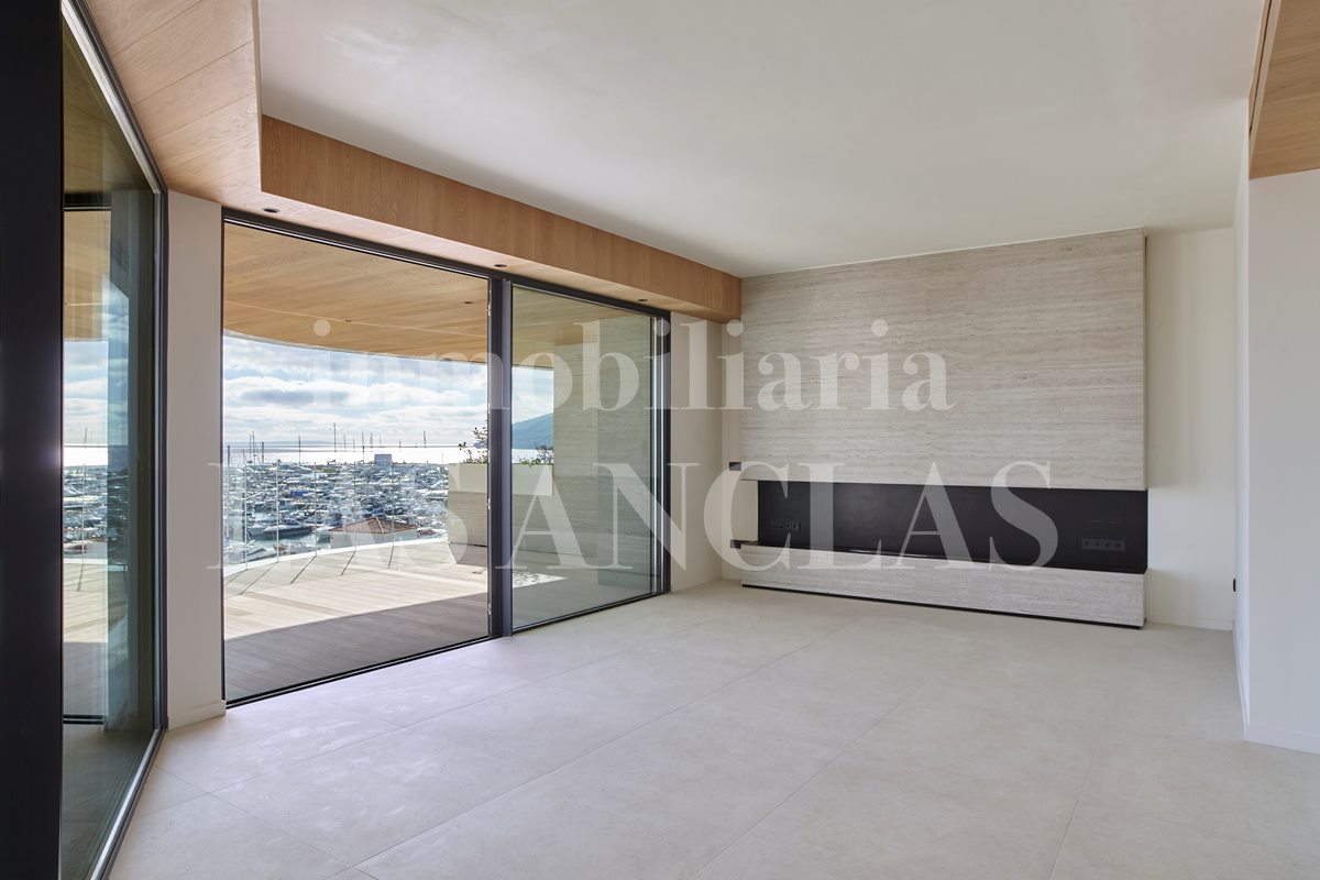 Ibiza Santa Eulalia - Brand-new flat in a exclusive residential complex with views to the sea and harbor for sale