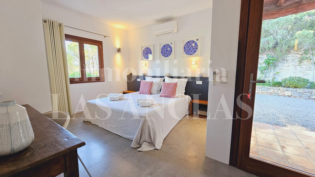 Ibiza Es Cubells - ¡Licencia de alquiler turístico! Villa en ubicación tranquila cerca de Porroig y Es Torrent en venta