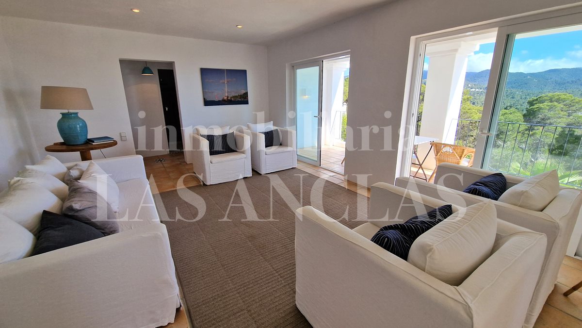 Ibiza costa oeste - Encantadora villa de dos unidades con amplias terrazas y vistas al mar en venta
