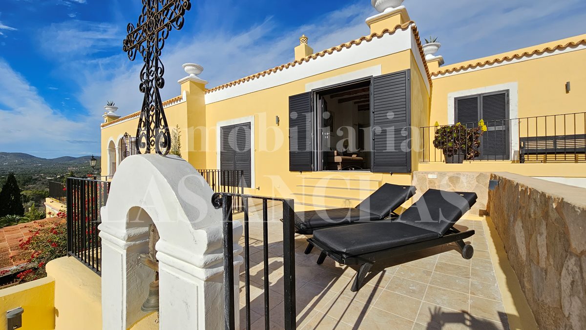 Ibiza San José - Special townhouse in a 3-unit finca with sea views and fabulous communal areas for sale