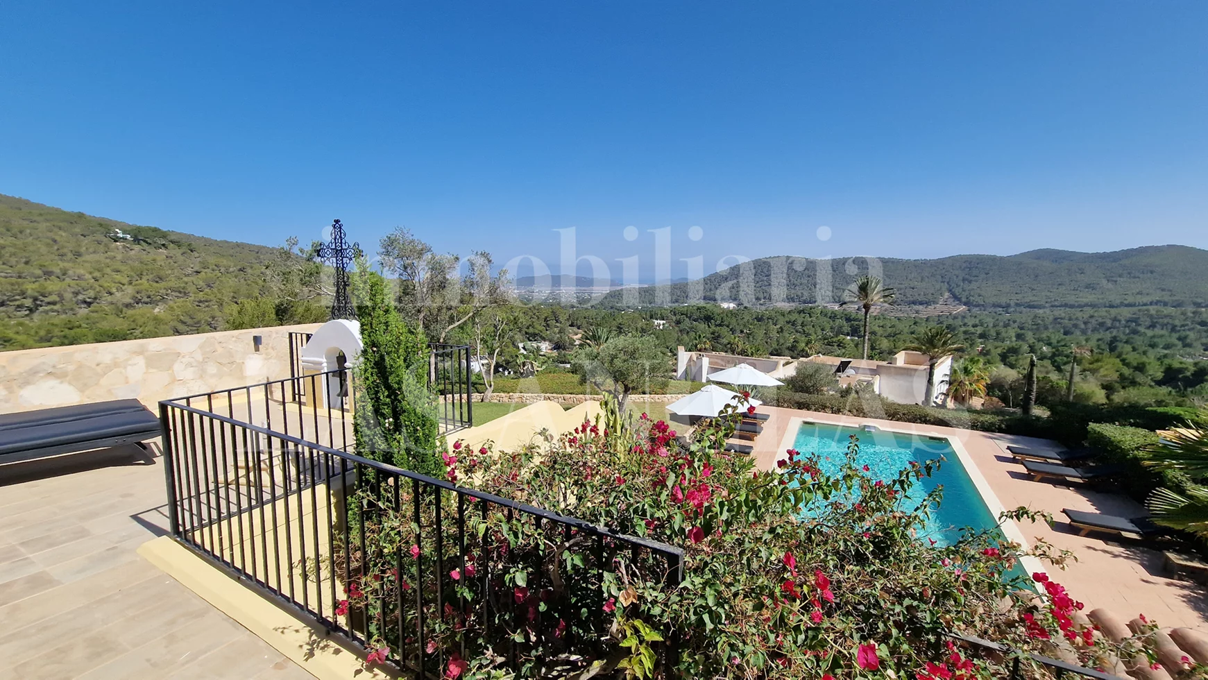  Ibiza San José - Unikat! Reihenhaus in einer 3- Einheiten Finca, Meerblick und tollen Gemeinschaftsbereichen