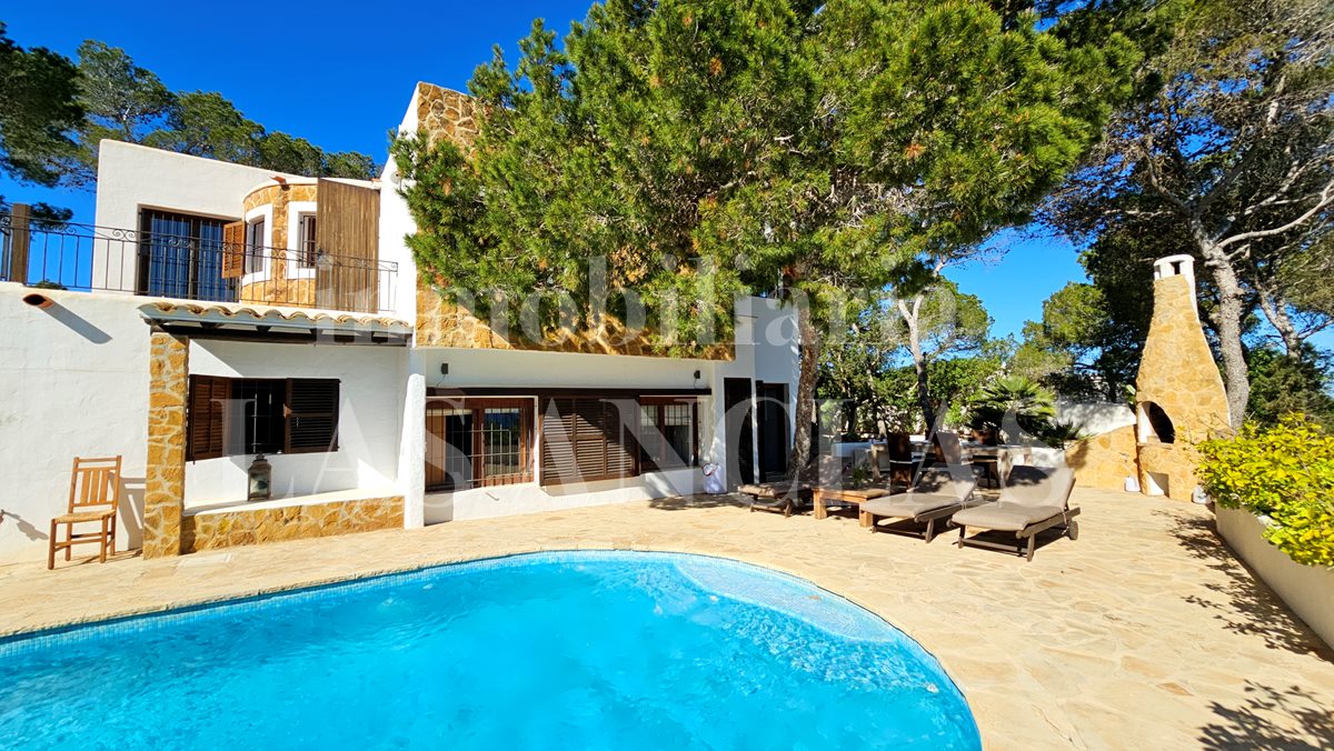 Ibiza Cala Conta - Romantic house in elevated location with beautiful views to the sea and sunsets for sale
