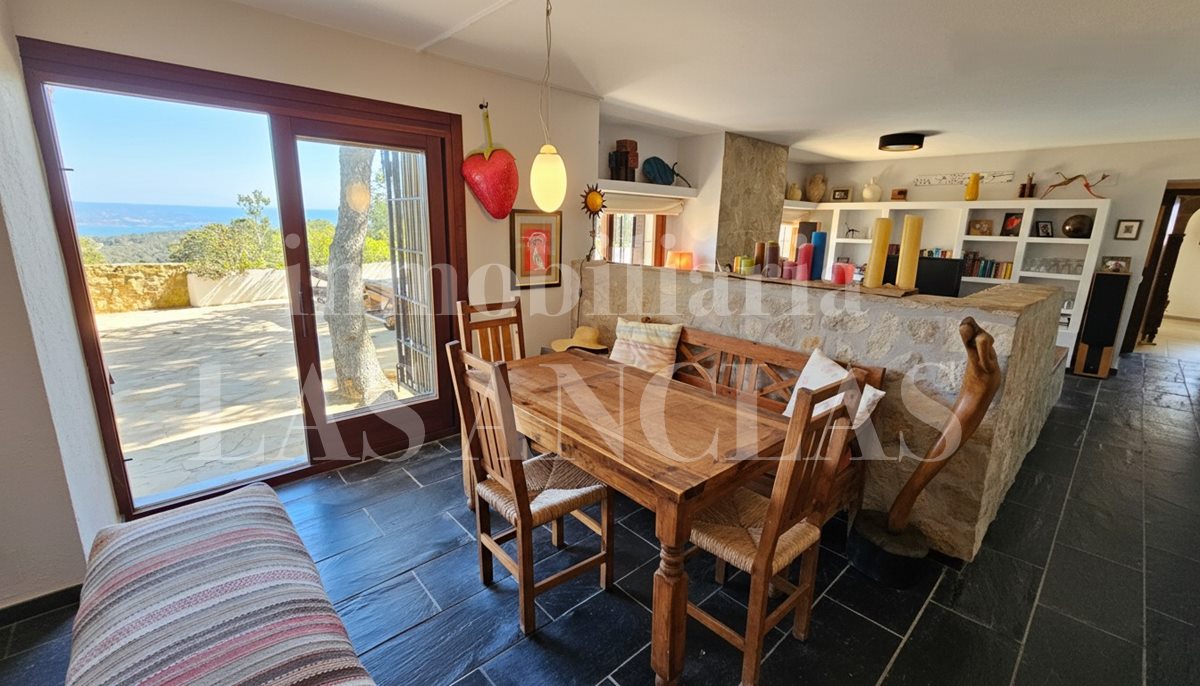 Ibiza Cala Conta - Appealing villa in a quiet surrounding with sea and sunset views in vendita