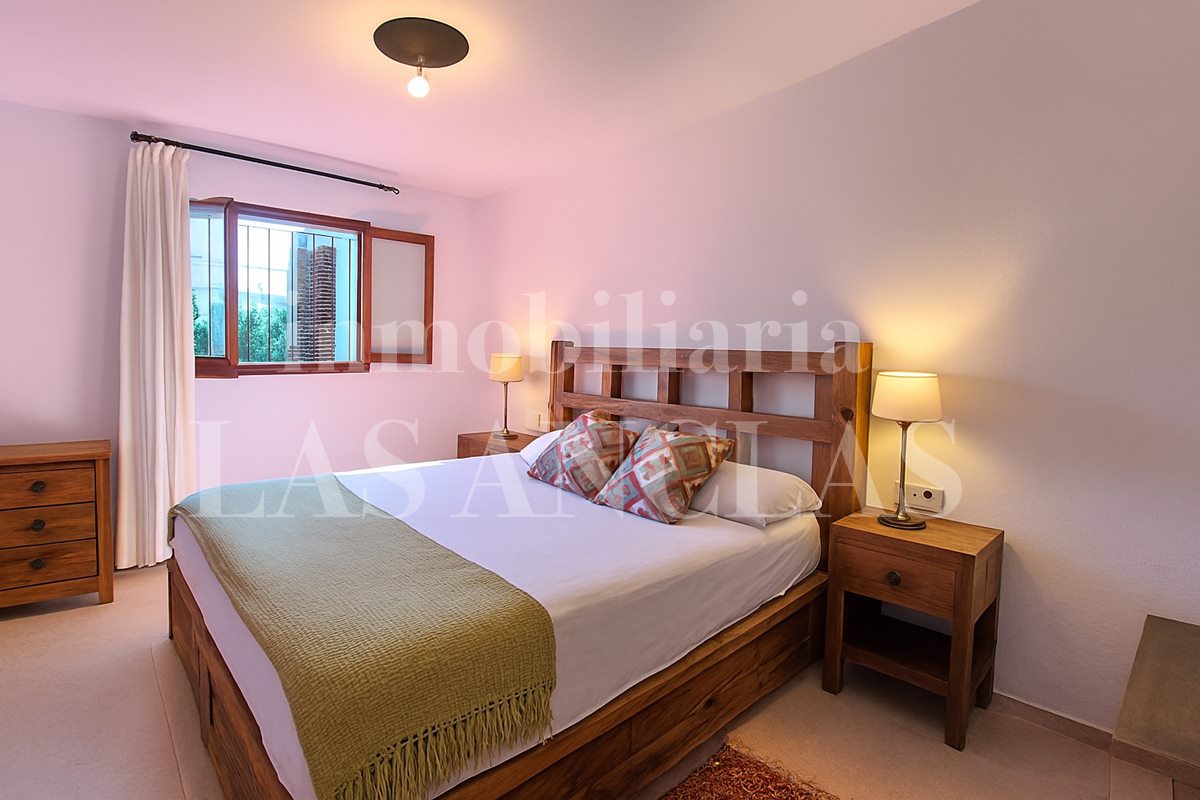 Ibiza Cala Conta - Romantic house in elevated location with beautiful views to the sea and sunsets in vendita