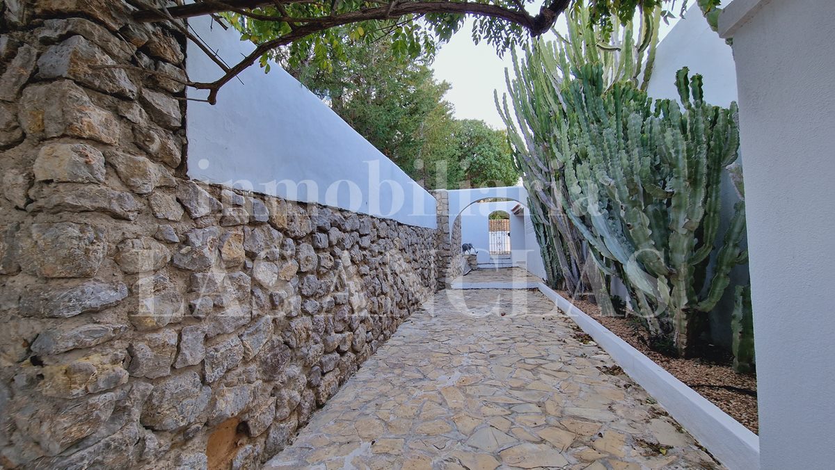 villa with natural stone tower west coast Ibiza in vendita