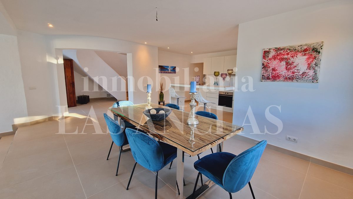 villa con torre de piedra natural en costa oeste Ibiza en venta