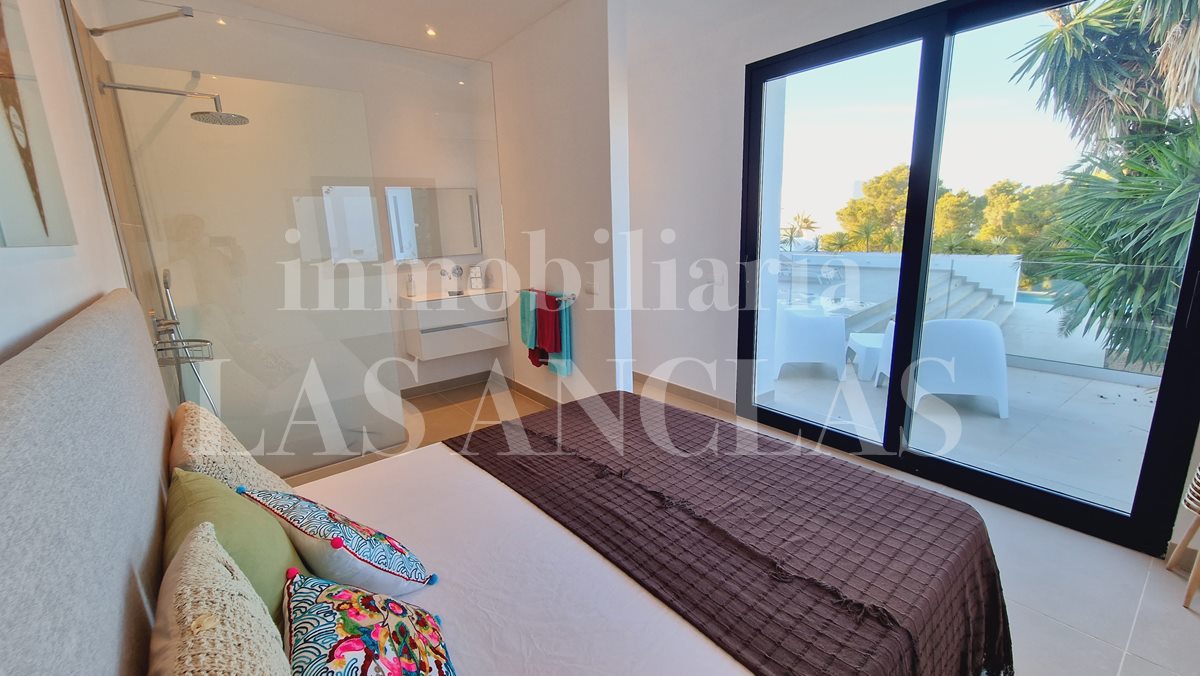Ibiza costa oeste - Villa con torre de piedra con vistas a las puestas de sol y mar en venta