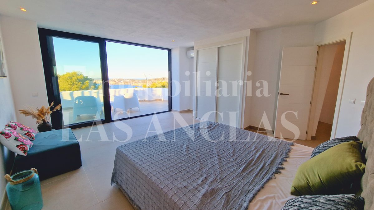 Ibiza Westküste - Atractiva villa con torre de piedra con vistas a las puestas de sol y mar im Verkauf