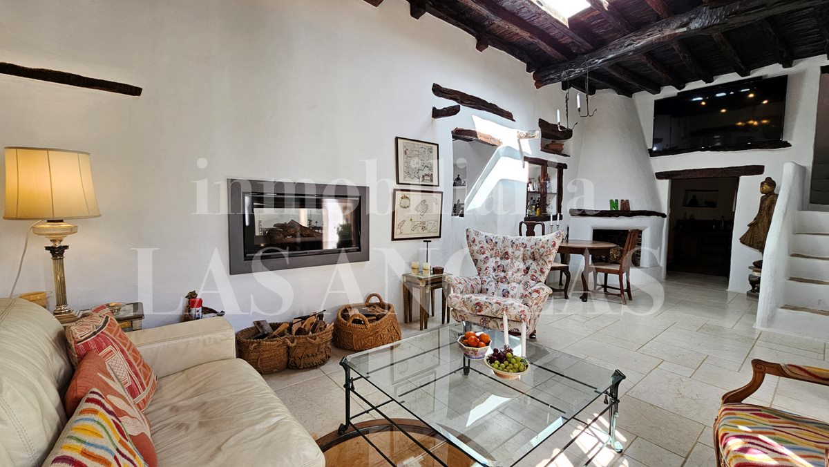 Ibiza San José - Wunderschön sanierte historische Finca, eingebettet in einen blühenden Garten im Verkauf