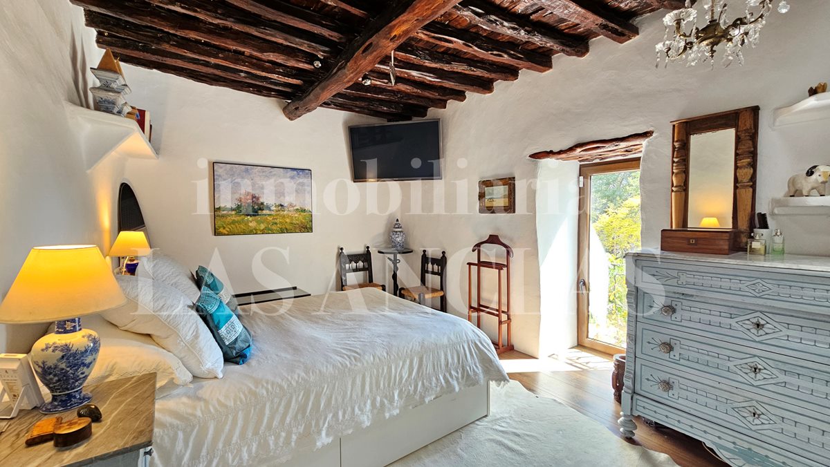 Ibiza San José - Liebevoll renovierte 400 Jahre alte Finca mit Nebengebäuden und vielen Details im Verkauf