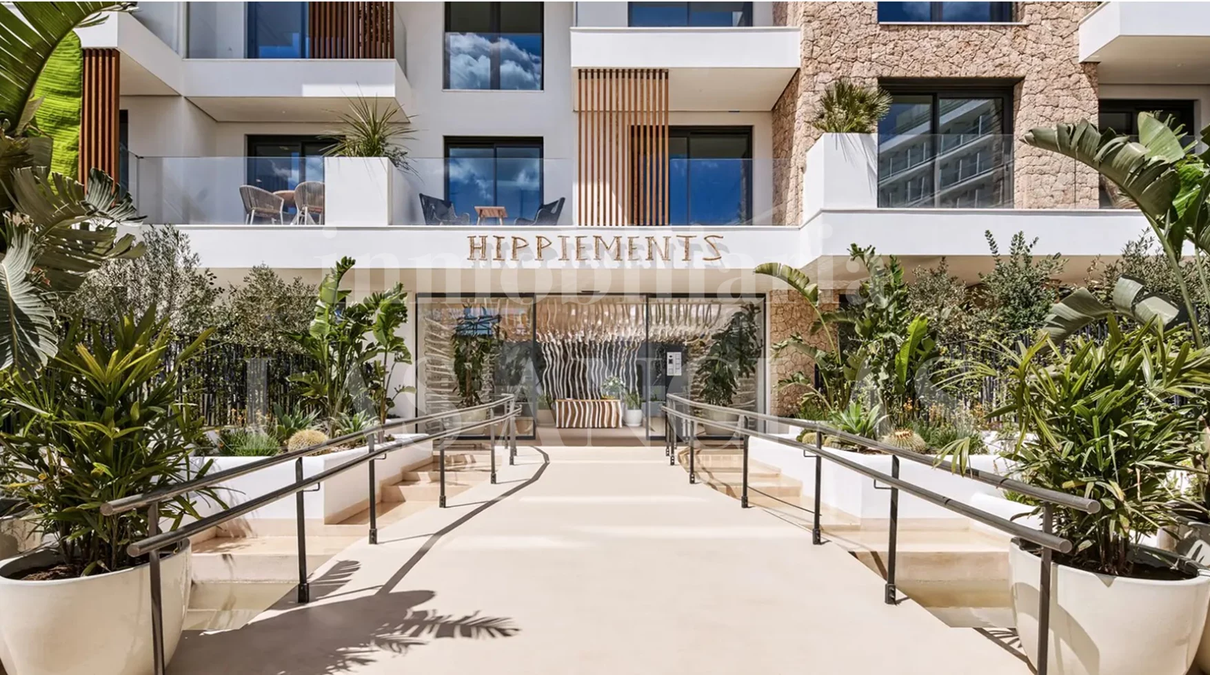  Ibiza Playa d'en Bossa - Luxurious new flat in emblematic building walking distance to the beach