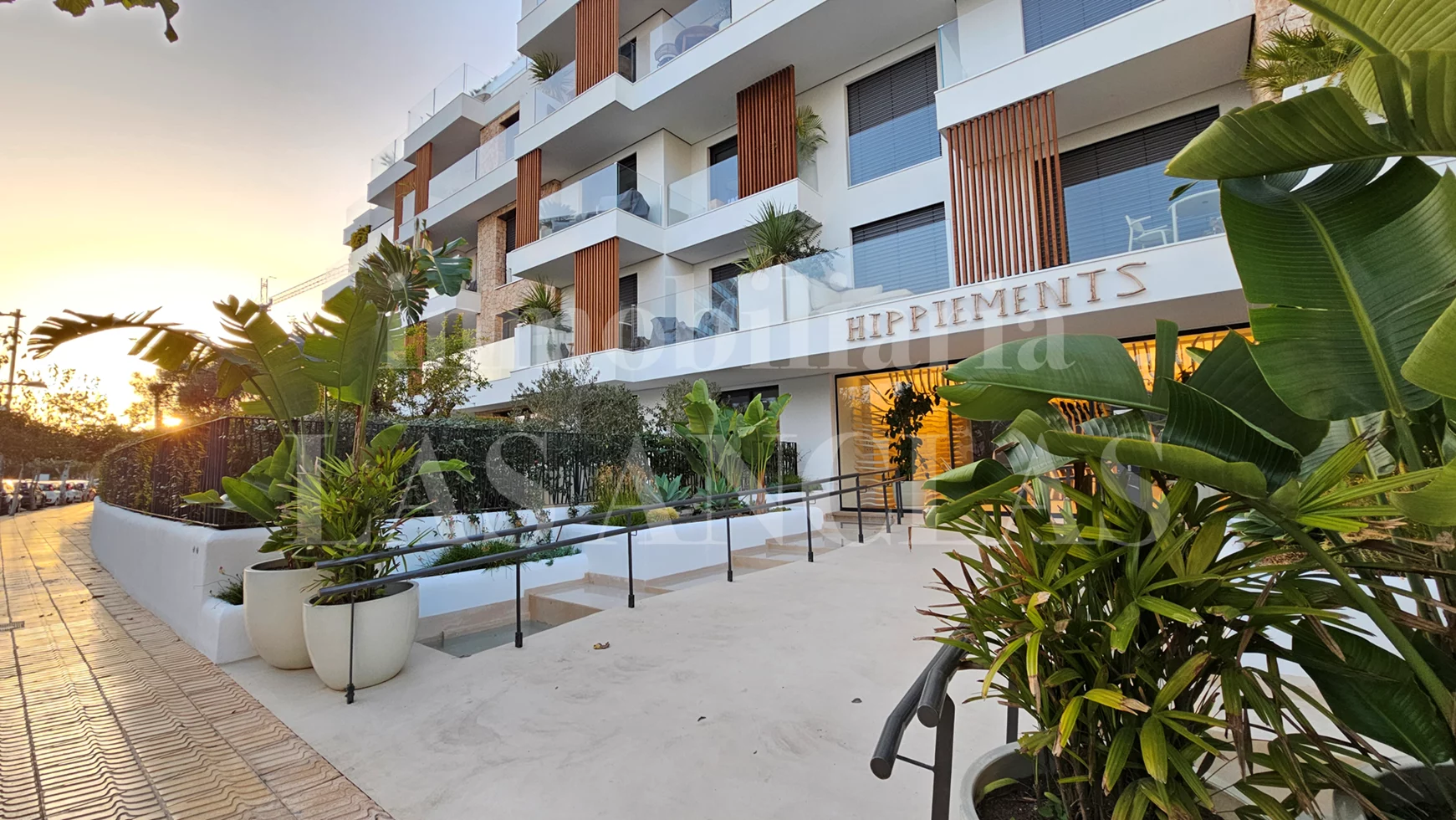  Ibiza Playa d'en Bossa - Luxurious new flat in emblematic building walking distance to the beach