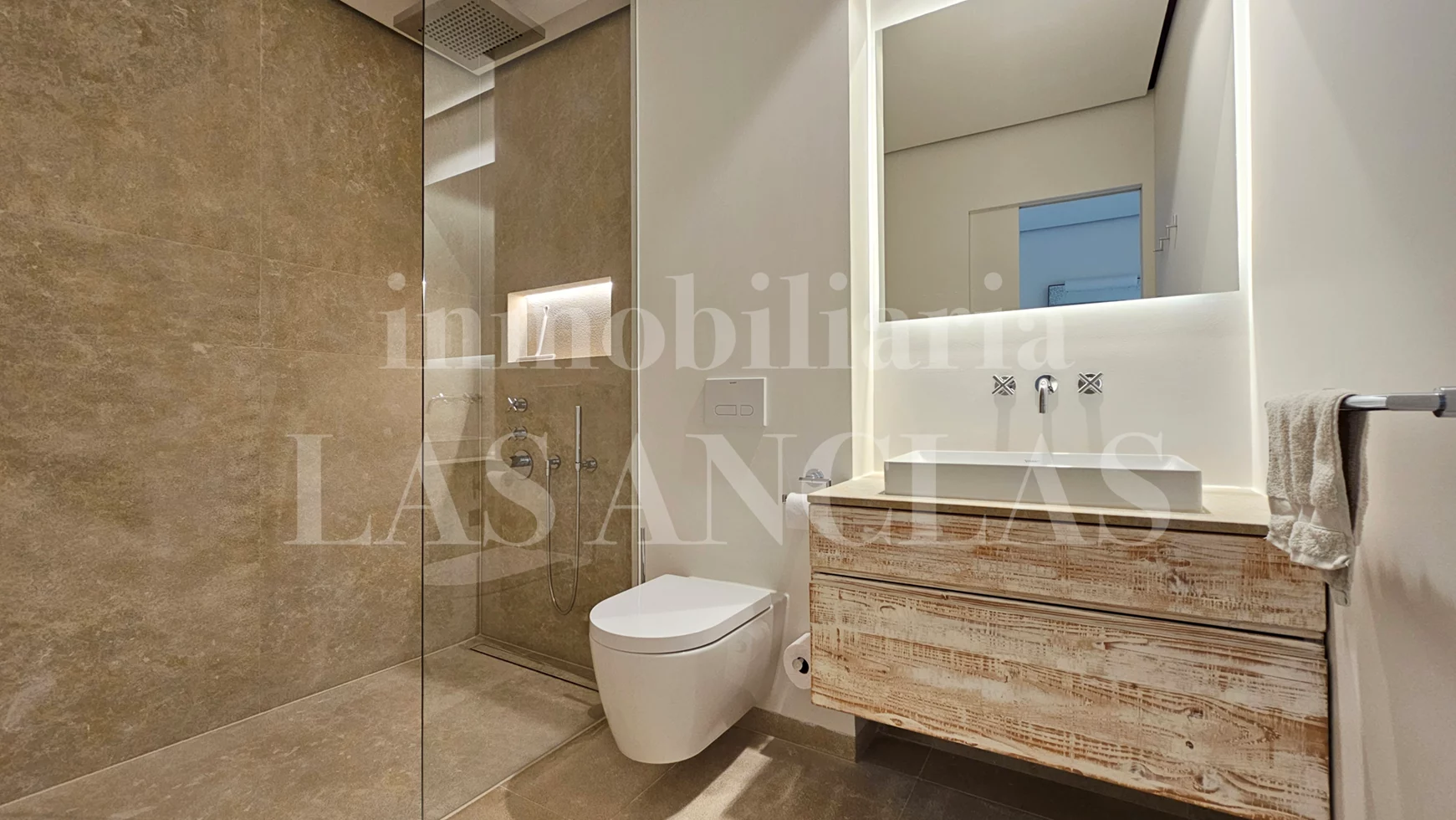  Ibiza Playa d'en Bossa - Luxurious new flat in emblematic building walking distance to the beach